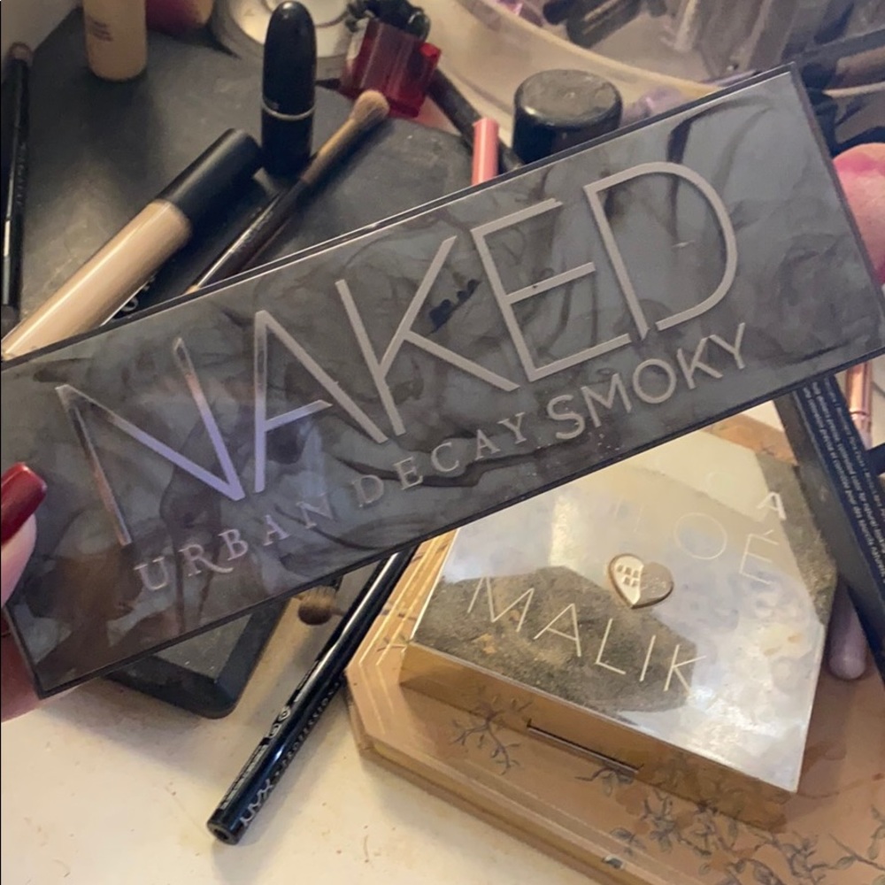 Naked Smoky pallet